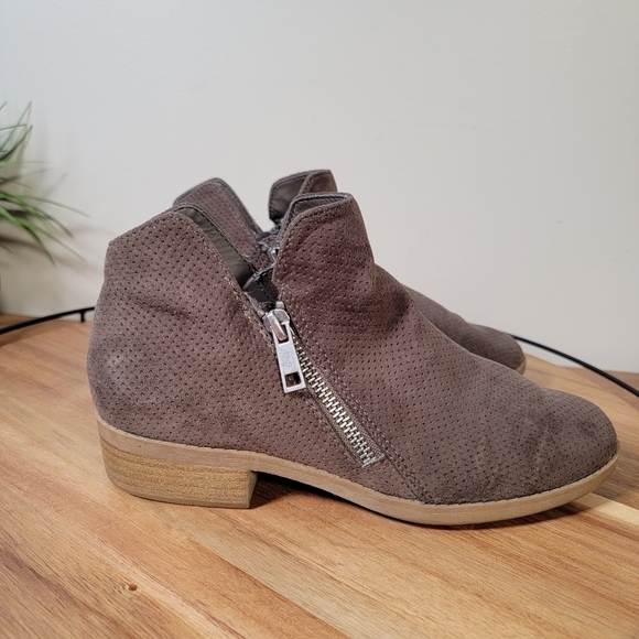 Universal Threads Dylan Faux Suede Ankle Boots Size 6.5 - Picture 5 of 15